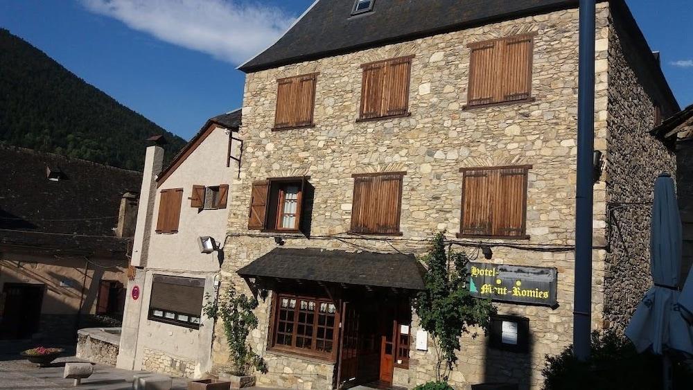 Snoe Mont Romies