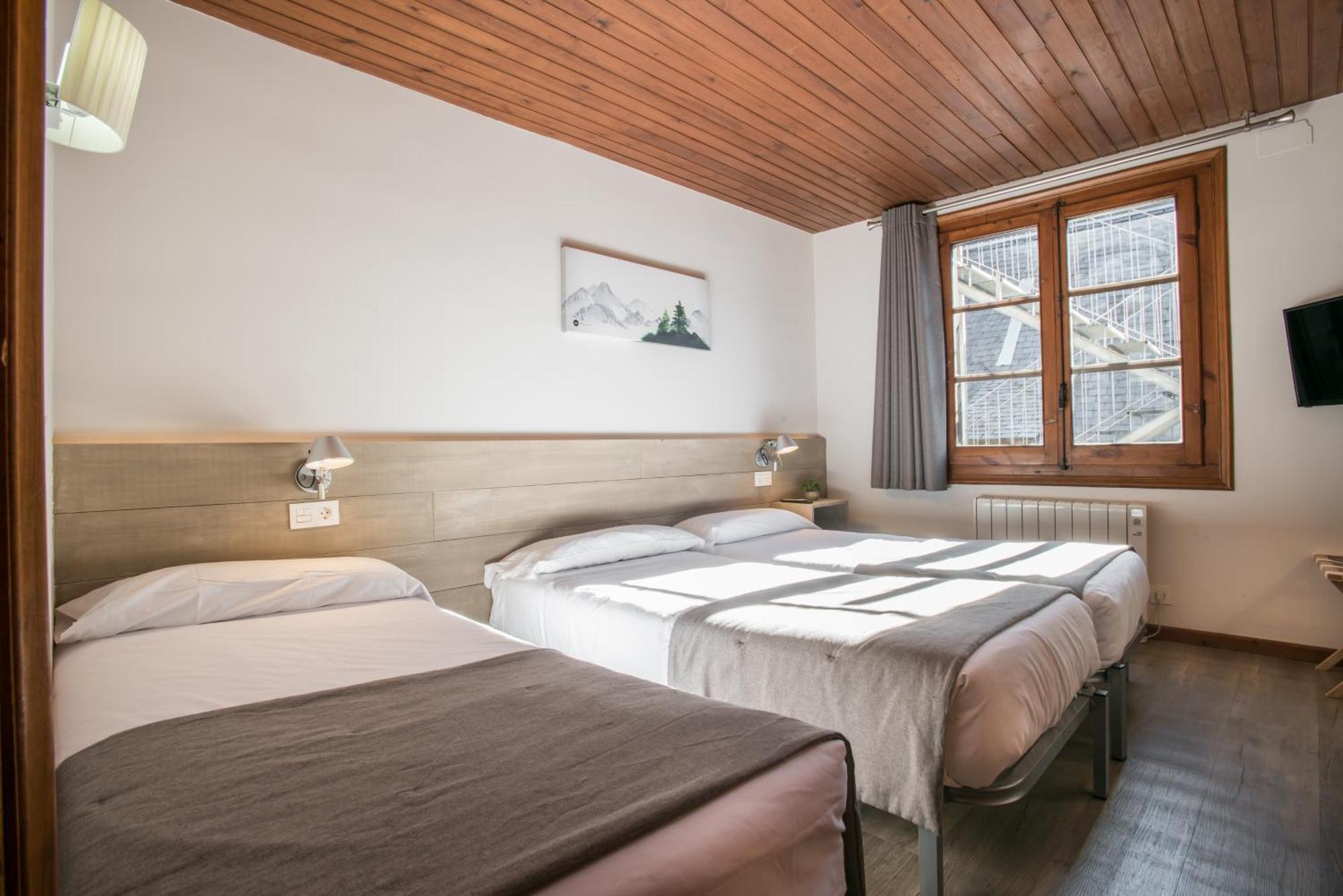 Snoe Mont Romies Hotel Salardu